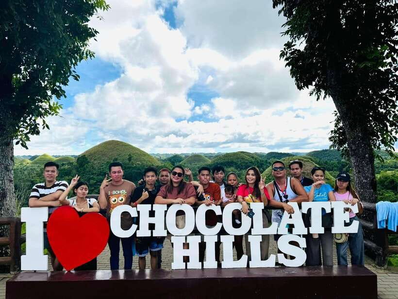 Bohol: Chocolate Hills Tour - Meeting the tiny tarsiers in protected woodland