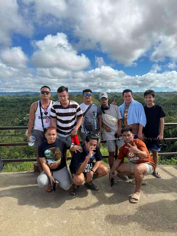 Bohol: Chocolate Hills Tour - Lunch on the Loboc River, or lunch on your own