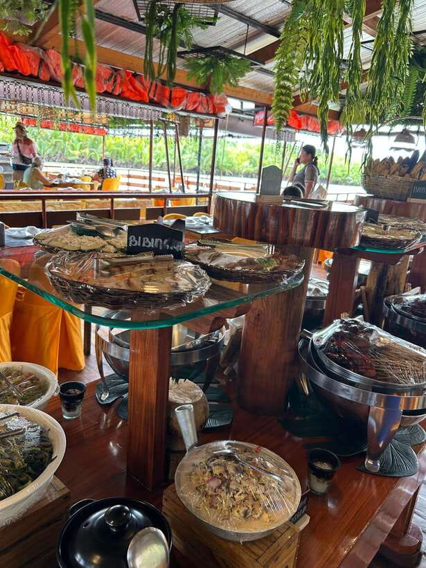 Bohol: Chocolate Hills Tour with Loboc River Cruise & Lunch - Blood Compact Monument and Baclayon Church