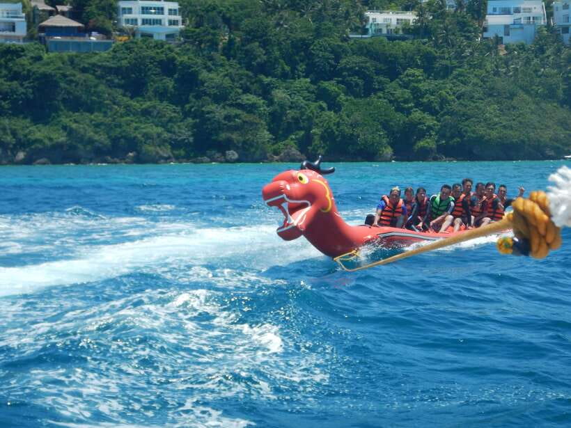 Boracay: Inflatable Banana or Dragon Boat Ride - Time at the floating station for photos