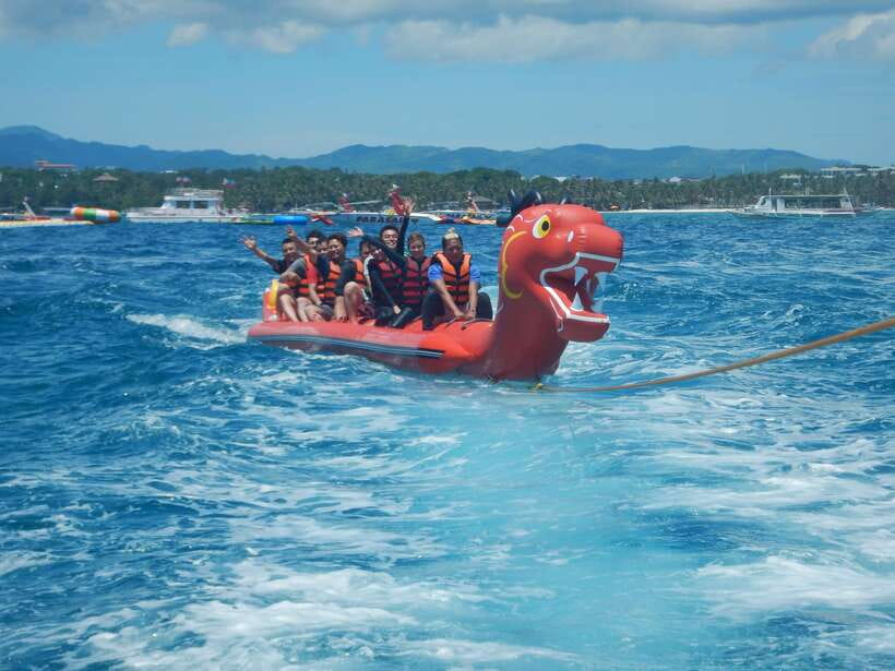 Boracay: Inflatable Banana or Dragon Boat Ride - Is the $9 price good value?