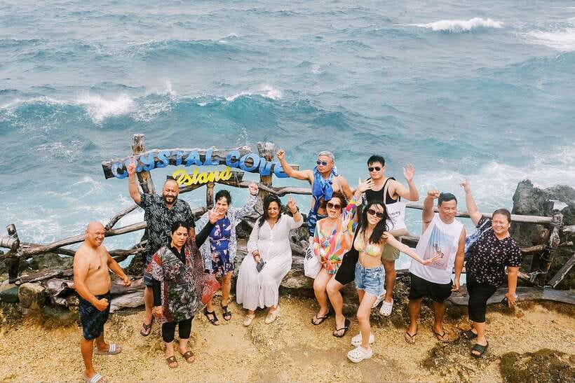 Boracay: Island Boat Tour with Crystal Cove Entry - Who should book this tour