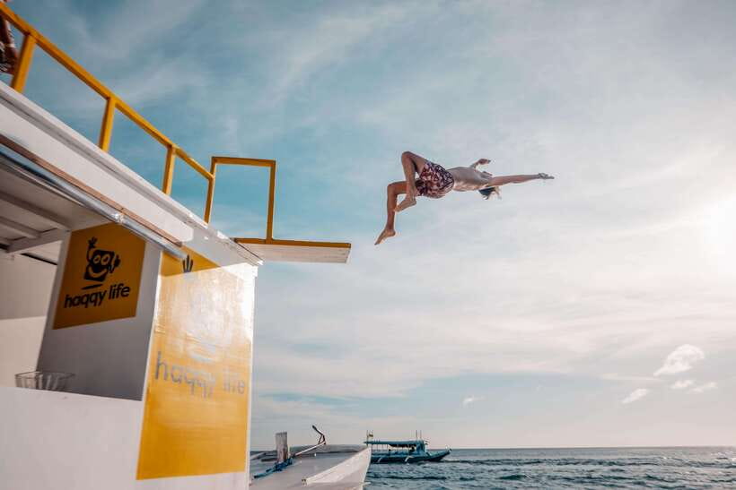 Boracay: Island Hopping & Cliff Jumping by Haqqy Life - The timing does not quite add up