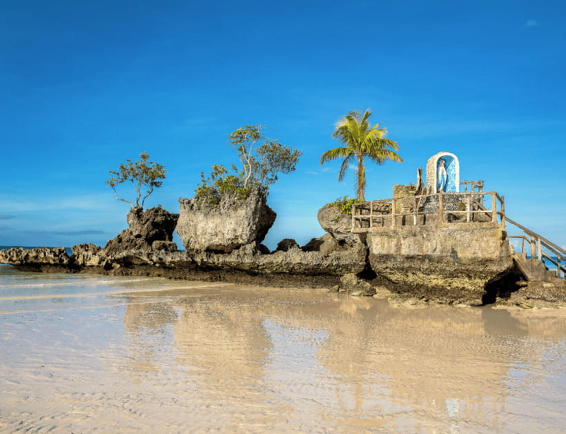 Boracay: Island Hopping with Lunch, Helmet Diving & ATV - Puka Shell Beach gives you an easy opening