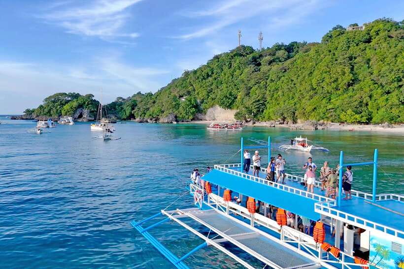 Boracay Island Rhythm Sunset Cruise - The sunset cruise is really a floating social party