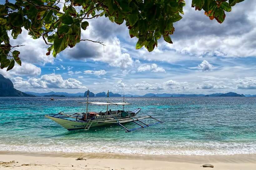 Boracay: Private Island Hopping & Snorkeling Tour - From Astoria Boracay to the open water