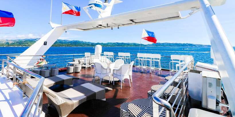 Boracay: Scenic Sunset Cruise with Live Music - Snorkeling and the underwater viewing area