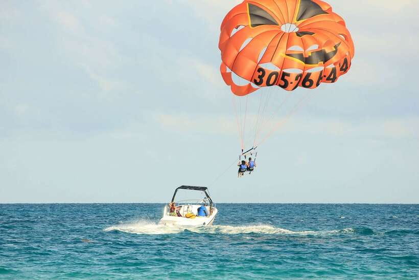 Boracay: Solo or Tandem Parasailing Experience - The speedboat ride to the floating station