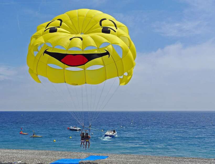 Boracay: Solo or Tandem Parasailing Experience - Choosing solo or tandem flight