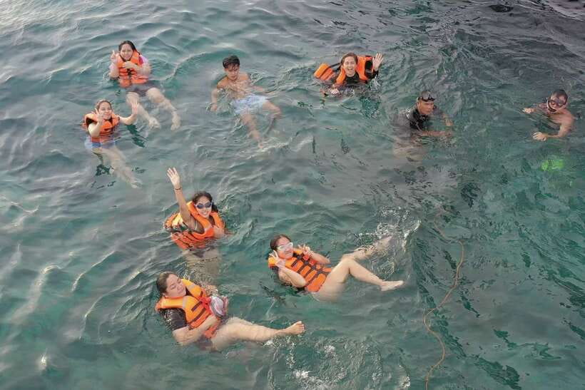 Boracay: Sunset Boat Party with Snacks - What the ratings tell you about the fit
