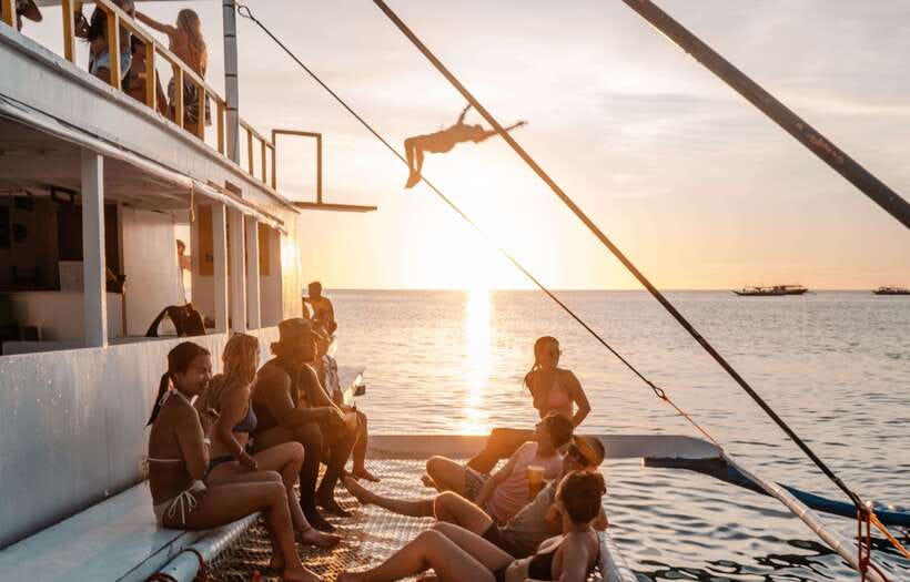 Boracay: Sunset Cruise Boat Party by Haqqy Life - The first boat ride and the changing sky