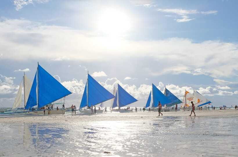 Boracay: Sunset Paraw Sailing Trip - Seating matters for couples