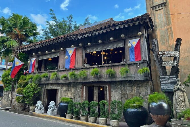Cebu: Exploring Cebu City's rich history and Uphill Tour - Lunch at House of Lechon