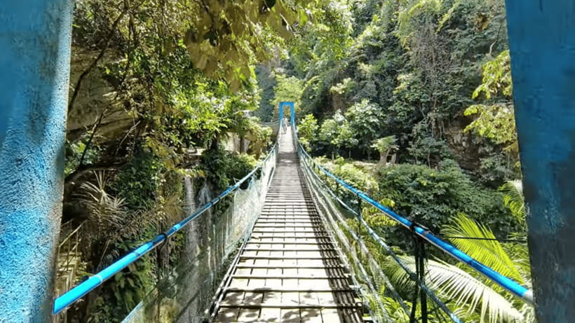 Cebu: Inambakan, Kawasan, and Mantayupan Waterfalls Tour - A short Badian lunch break