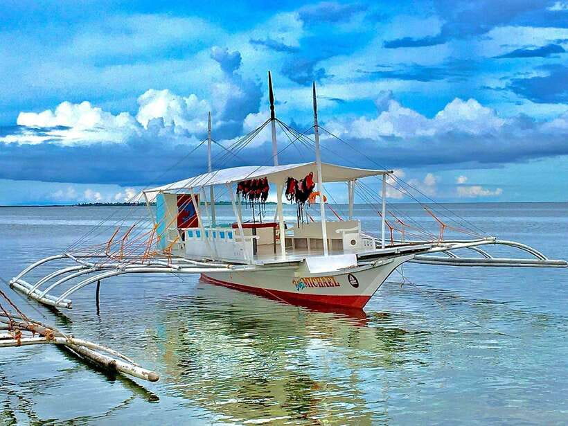 Cebu Island Hopping with Lunch - Nalusuan Island: lunch beside the water