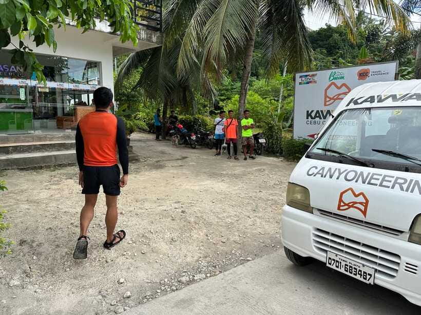 Cebu: Kawasan Canyoneering with Ziplining Adventure - The guide service and the value of having a camera helper