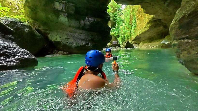 Cebu: Moalboal Sardine Run & Kawasan Falls Canyoneering - Shared or private: choosing the right format