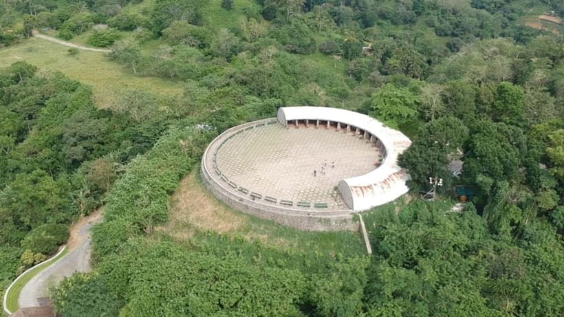 Cebu: Private Panoramic Tour with Dinner - Sirao Flower Garden and the color stop