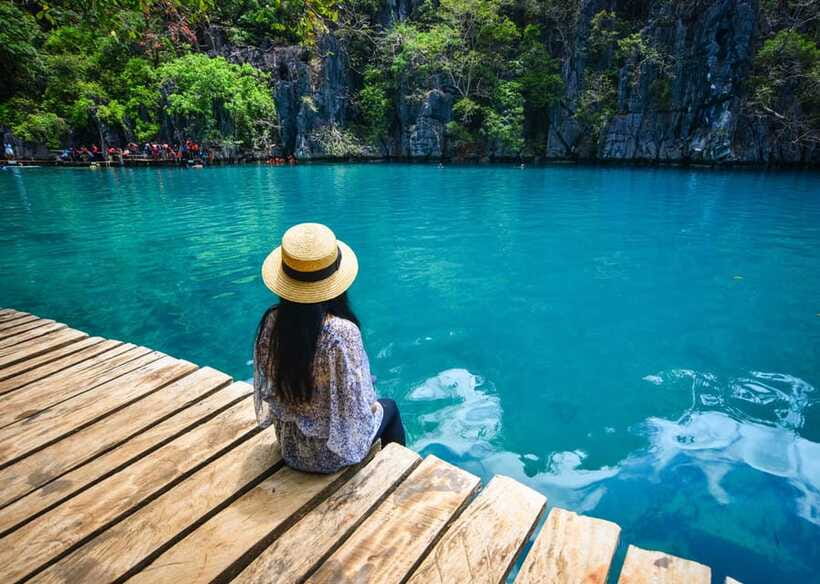 Coron: Barracuda Lake and Reef Garden Tour with Lunch - Feeling the water change at the Twin Lagoons