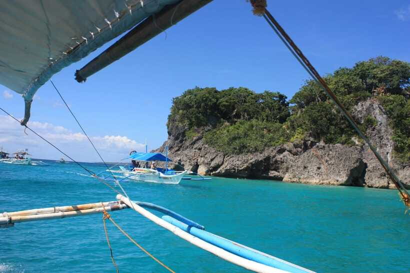 Coron: Barracuda Lake and Reef Garden Tour with Lunch - What to bring and what to expect on the boat