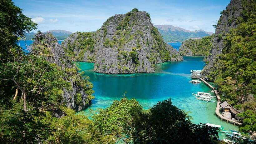 Coron: Complete Island Hopping Guided Tour with Lunch - Kayangan Lake: the scenic first stop