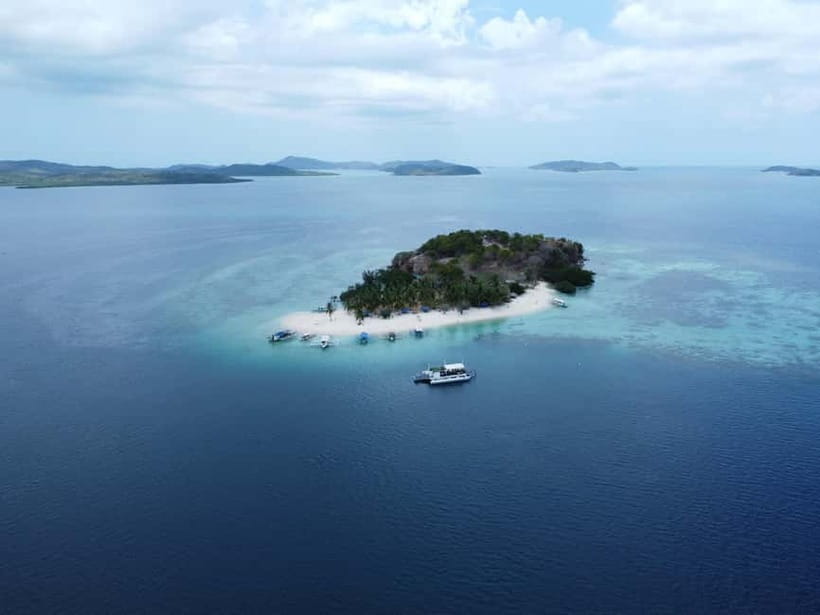 Coron Island: Premier Trimaran Tour - Barracuda Lake: warm water and limestone walls