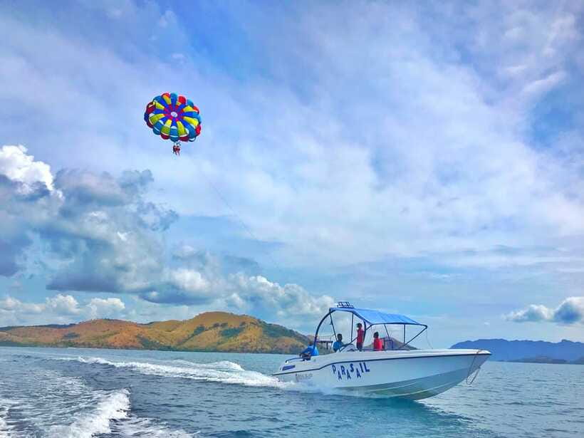Coron: Parasailing Experience - Stay dry or take the water dip