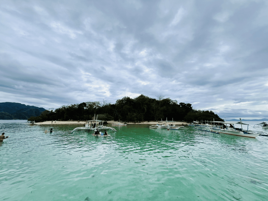 Coron: Private Boat Hire with Guided Tour and Lunch on Beach - Should you book this private Coron tour?