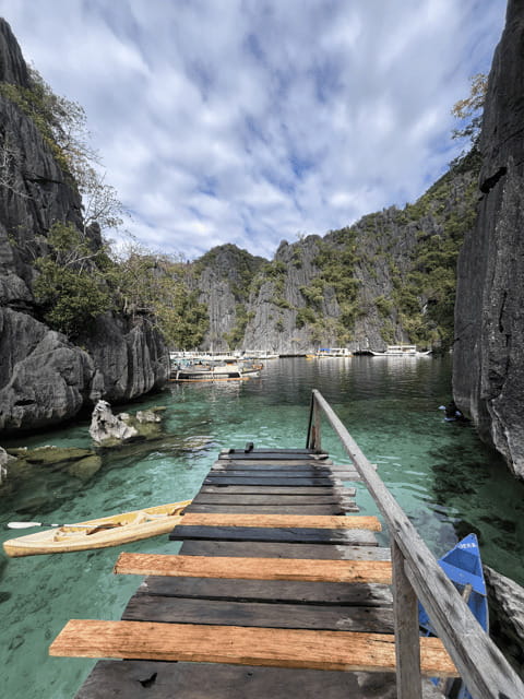 Coron: Private Boat Hire with Guided Tour and Lunch on Beach - Choosing between Coron’s famous lakes and lagoons