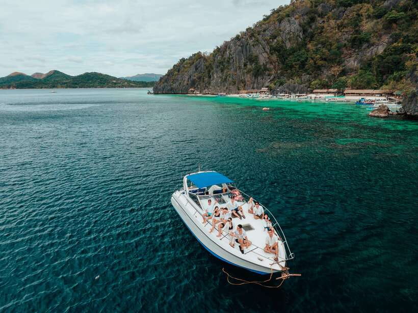 Coron: Private Island-Hopping Tour on a Yacht or Speedboat - Kayangan Lake and the first big stop