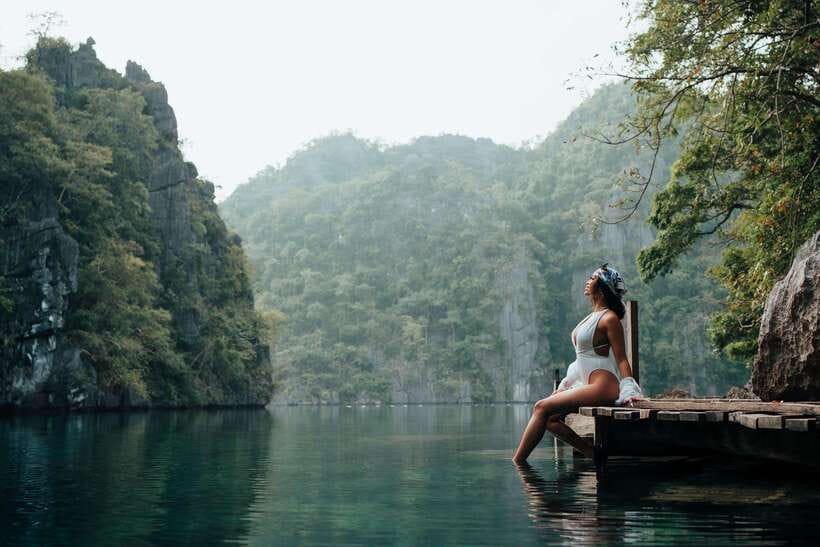 Coron: Private Island-Hopping Tour on a Yacht or Speedboat - Lunch on board, plus the small comforts