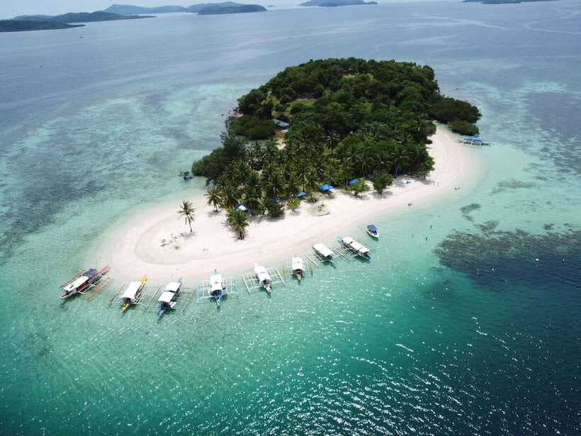 CORON:REEF AND WRECK - 2 JAPANESE WRECK AND PASS ISLAND TOUR - Three different Coron experiences in one day