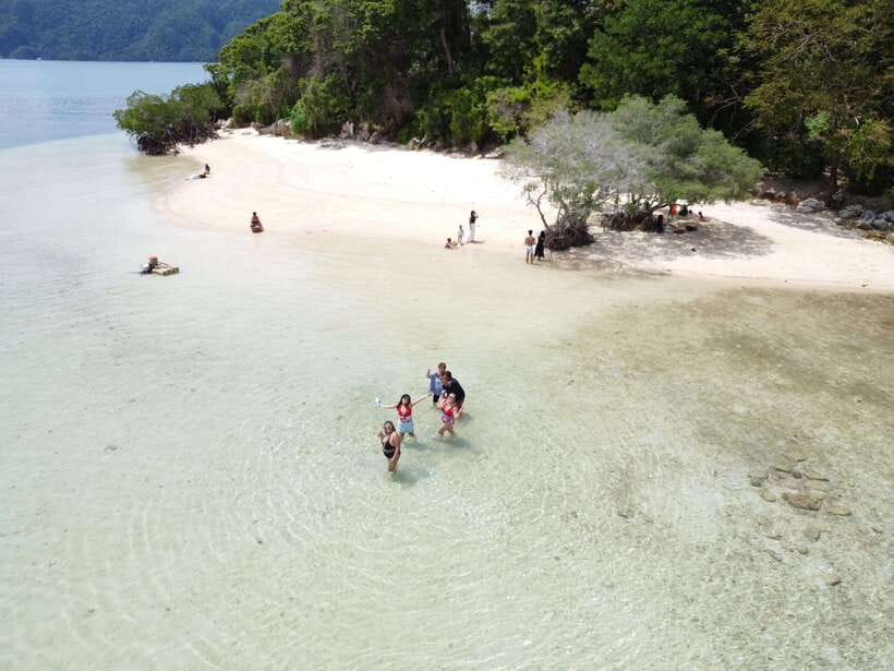 CORON TOUR - PRIVATE BOAT RENTAL with LUNCH (7 Destinations) - Siete Pecados or Coral Garden for reef time