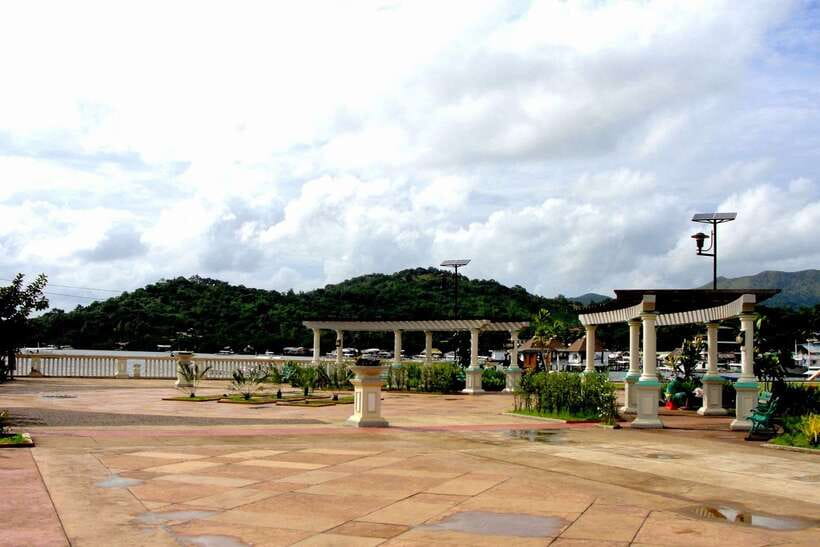 Coron: Town Tour with Maquinit Hot Spring - Souvenir shopping is useful, but keep expectations modest