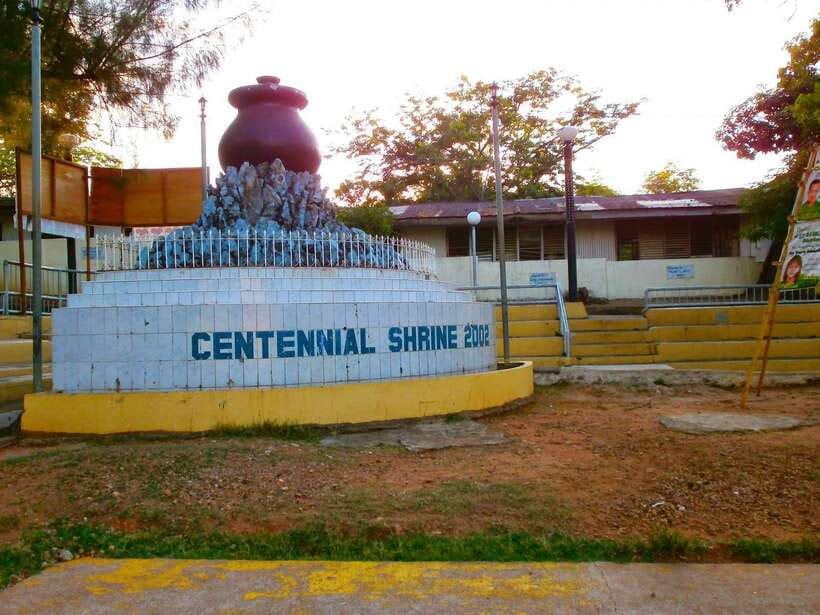 Coron: Town Tour with Maquinit Hot Spring - Guide service depends on the person leading
