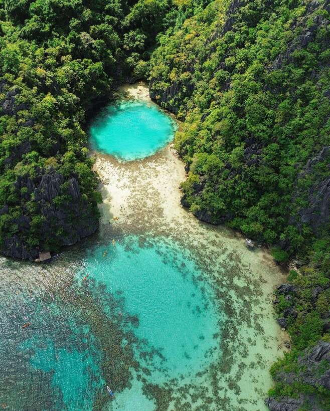 Coron Ultimate Tour: 7 Destinations with Lunch & Transfers - How the shared format affects your day