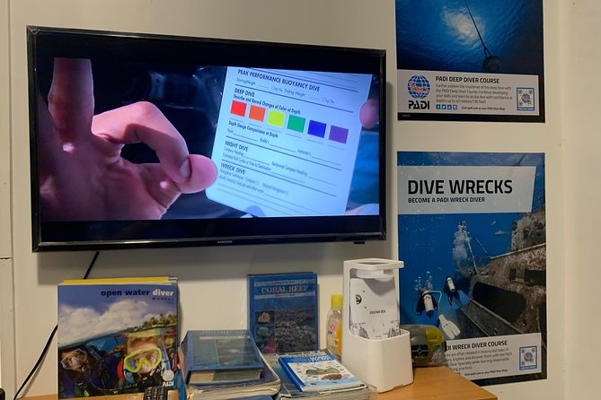 DiveGurus - Open Water Diver Course SSI/PADI - Knowledge development before you enter the sea