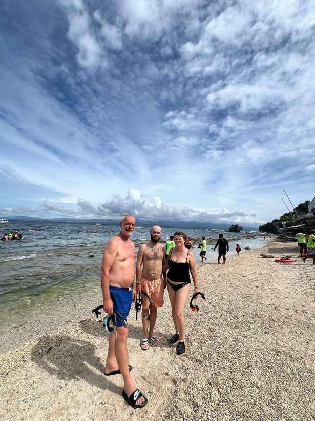 Dumaguete Apo Island Snorkel with turtle Tour - The outrigger boat ride to Apo Island