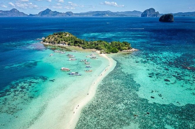 El Nido Group Tour B with Lunch (Full Day) - Pinagbuyutan Island’s soft sand and limestone backdrop