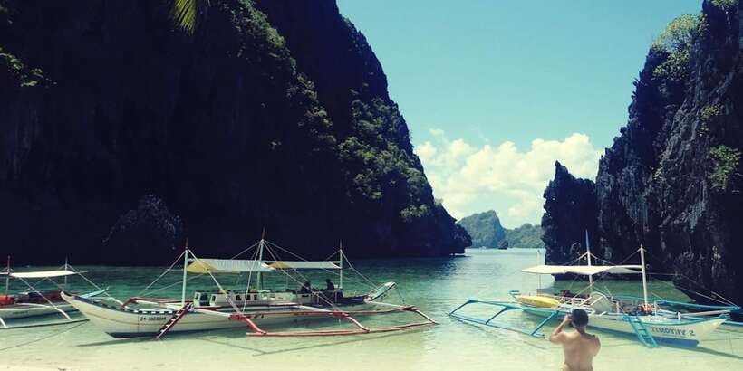 El Nido: Hidden Beaches and Lagoons Boat Hopping Tour D - Lunch, crew, and the feel on board