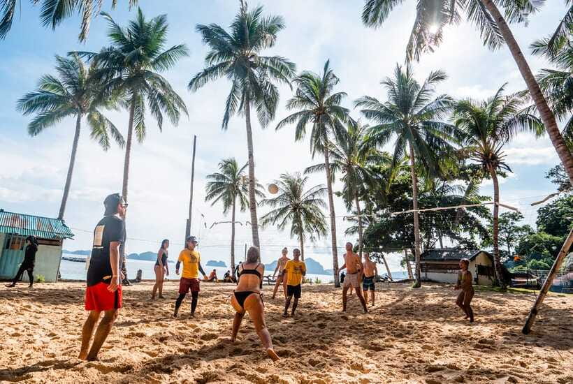 El Nido: Island Hopping Adventure by Haqqy Life - A long secret stop combines lunch and swimming