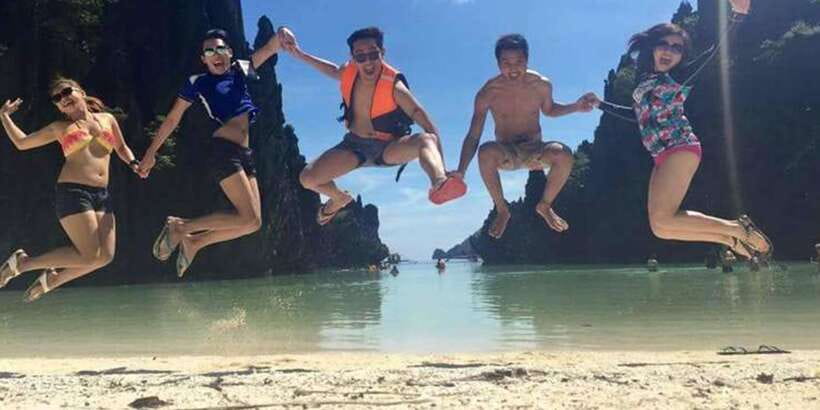 El Nido: Island Hopping Tour A Lagoons and Beaches - Timing, crowds, and the environmental fee
