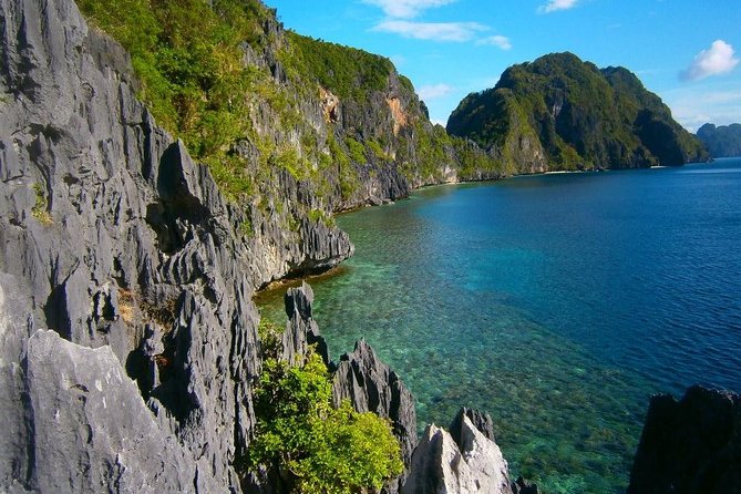 El Nido Island Hopping Tour A with Lunch - Guides and the feel of the day