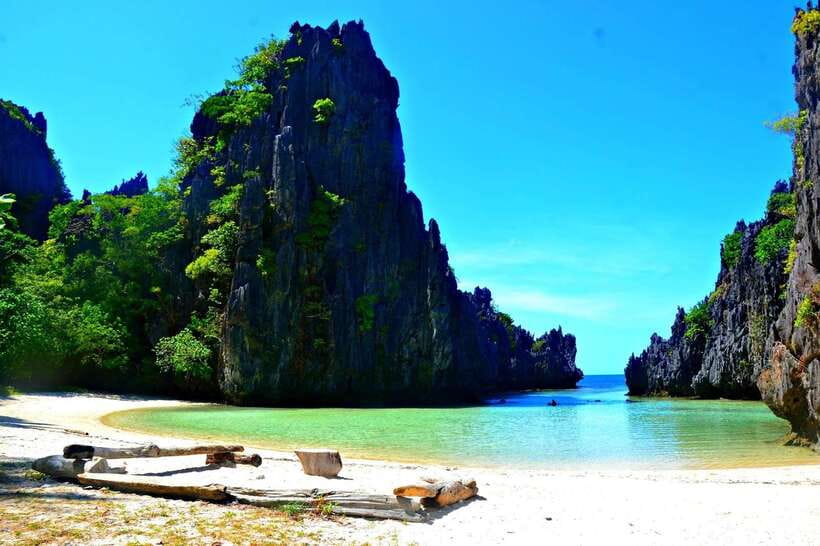El Nido Island Hopping Tour C: Hidden Beaches & Shrine - Matinloc Shrine adds a cultural pause