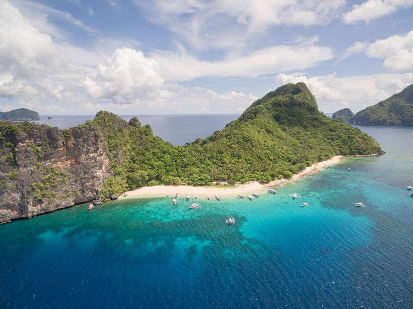 El Nido Island Hopping Tour C: Hidden Beaches & Shrine - Helicopter Island starts the scenery