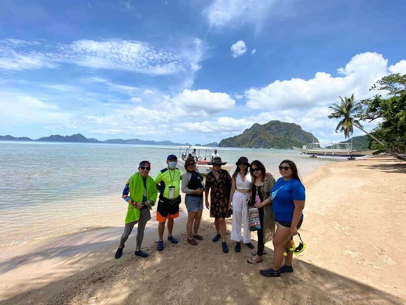 El Nido: Island Hopping Tour C with Lunch EDTF included - Helicopter Island and the final swim
