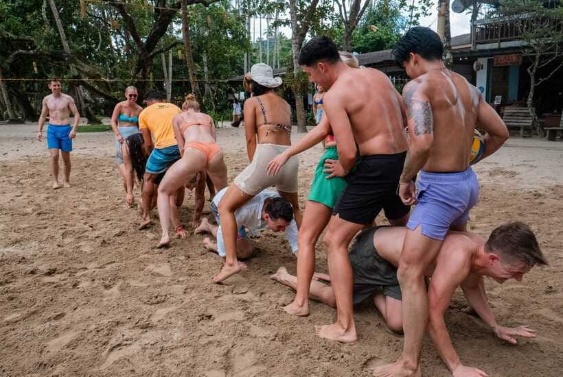 El Nido: Jeepney Adventure Tour with Lunch - What the $34 price really covers
