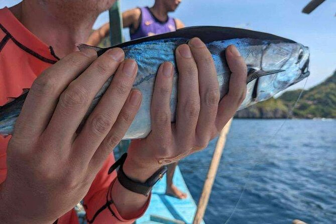 El Nido Palawan fishing with local Fisherman with lunch - Learning to fish from a local outrigger boat