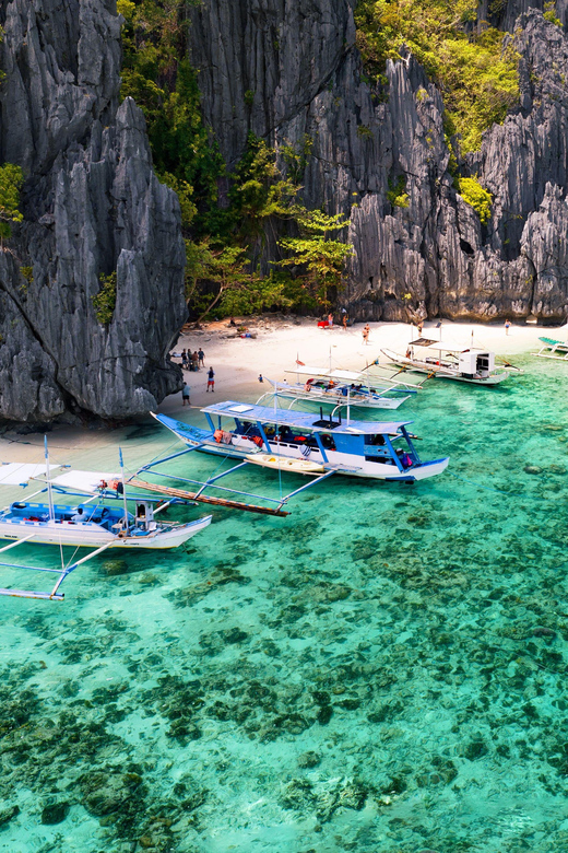 El Nido: Private/Exclusive Island Hopping Tour A BEST PRICE! - Payong-Payong Beach is made for a quiet pause