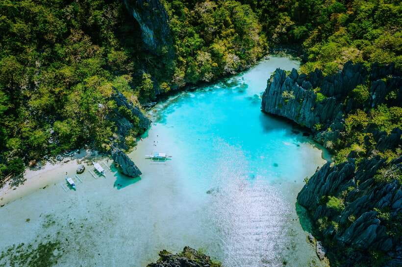 El Nido: Private/Exclusive Island Hopping Tour D BEST PRICE - Cadlao Lagoon gives the day its wow factor